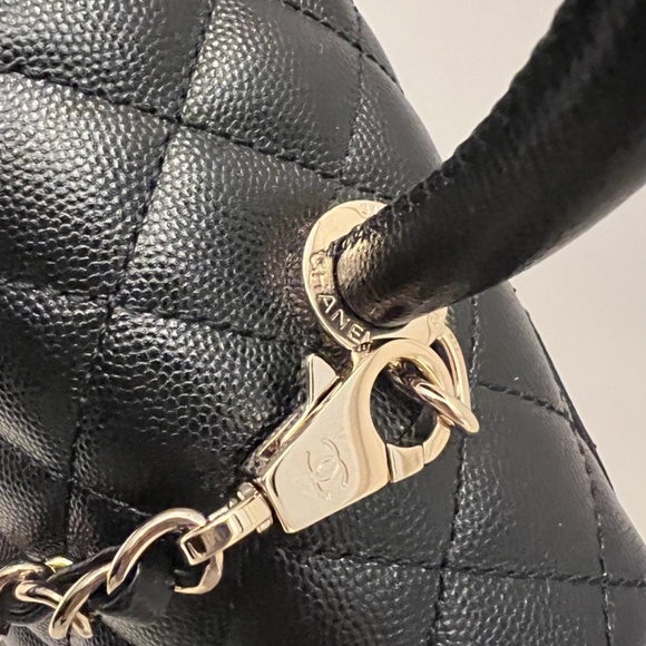 Medium Chanel with handle caviar leather - Picture 4 of 16